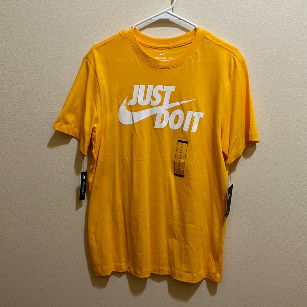 Nike T-shirt, size medium, yellow